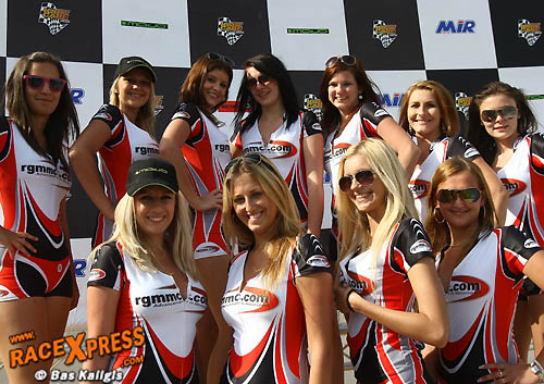 In weer en wind: sexy gridgirls